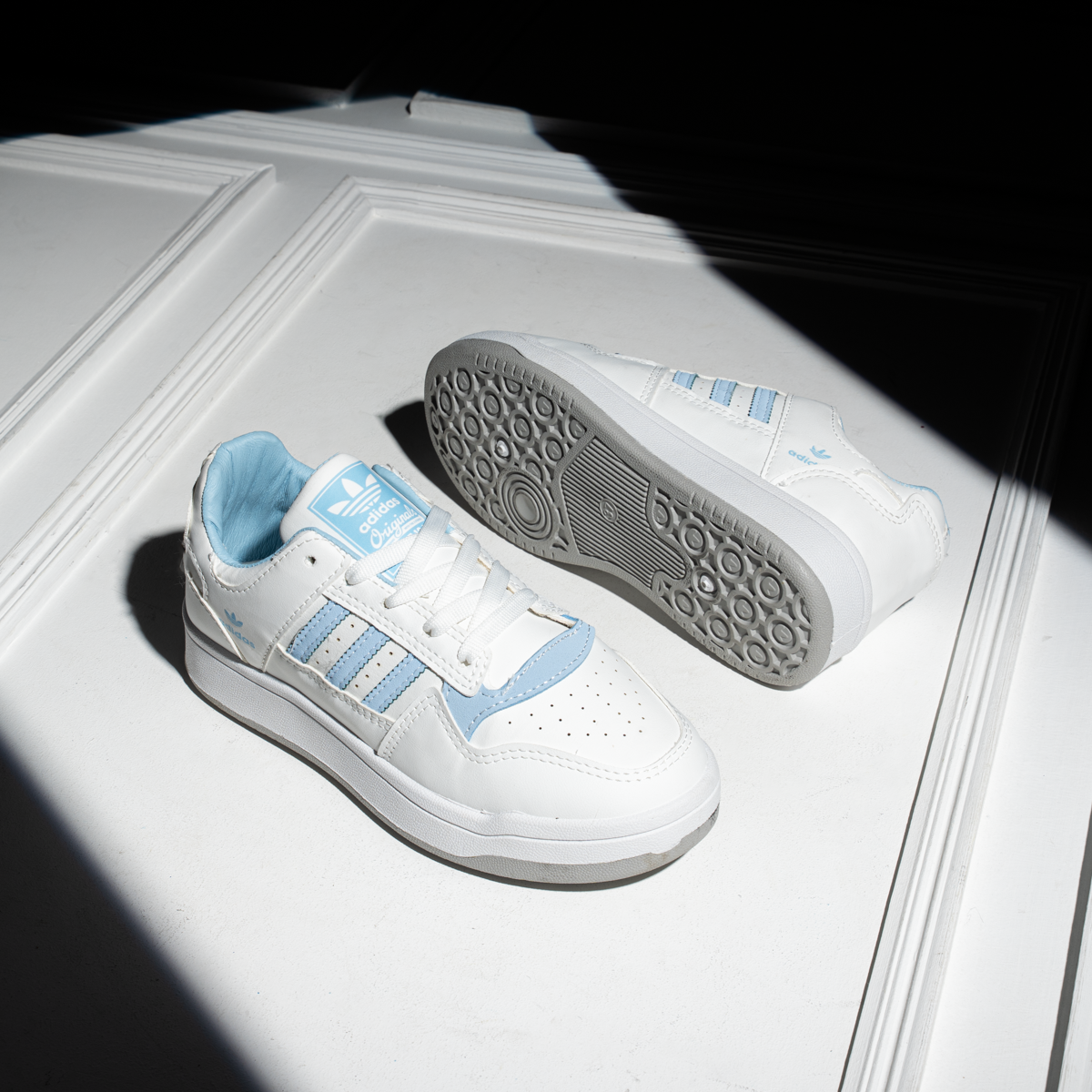 ADIDAS DO7 Premium Sneakers