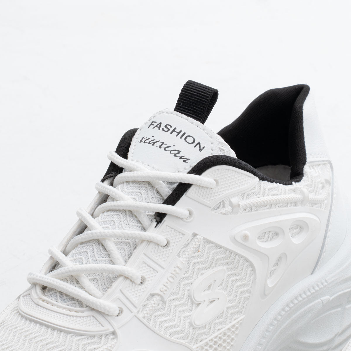 Women’s Stylish Daily Sneakers