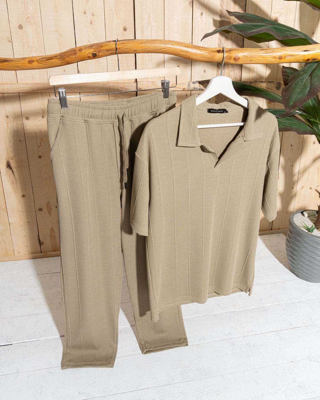 Marseille Fabric Collar T-Shirt & Jogger Set