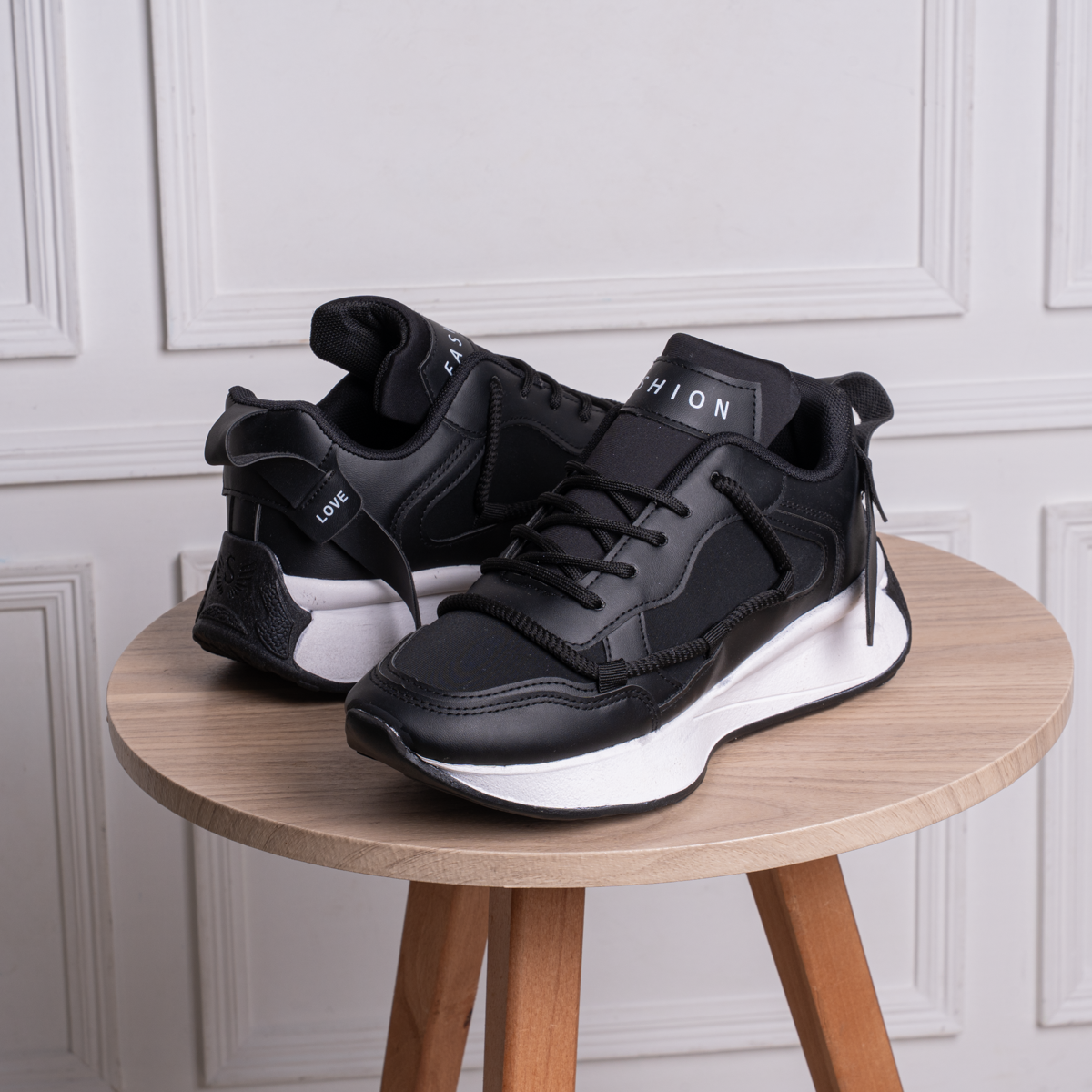 Urban Chic Women’s Sneakers