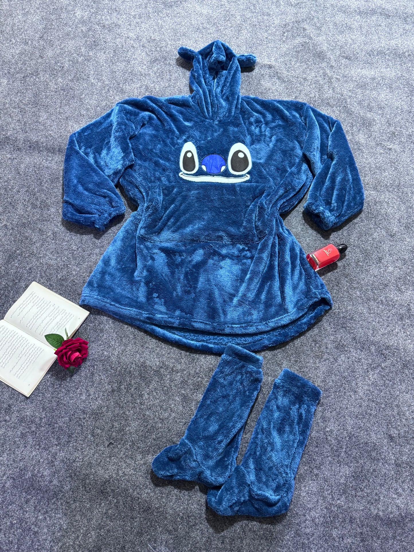 Stitch Cozy Fleece Blanket Cloak