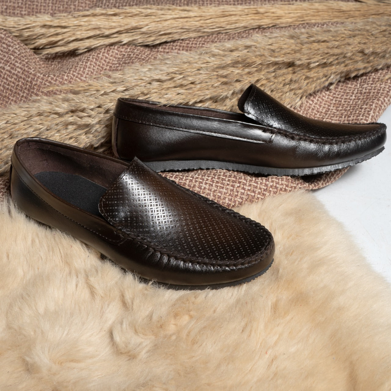 Classic Minimalist Design Leather Sneakers