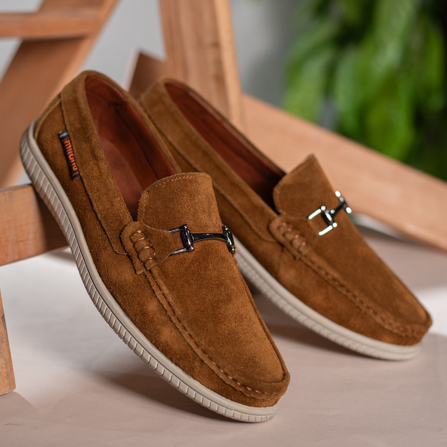 Vans Suede Sneakers – Trendy & Comfortable