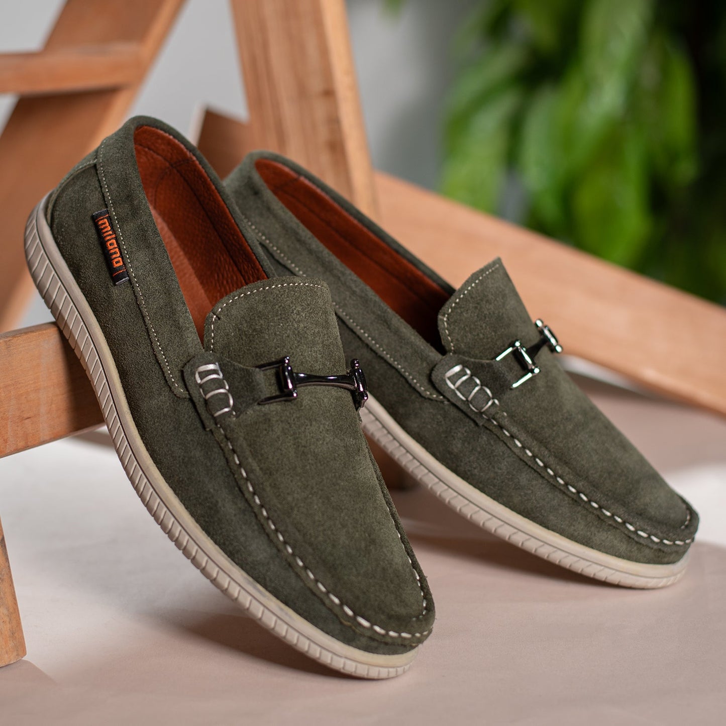 Vans Suede Sneakers – Trendy & Comfortable