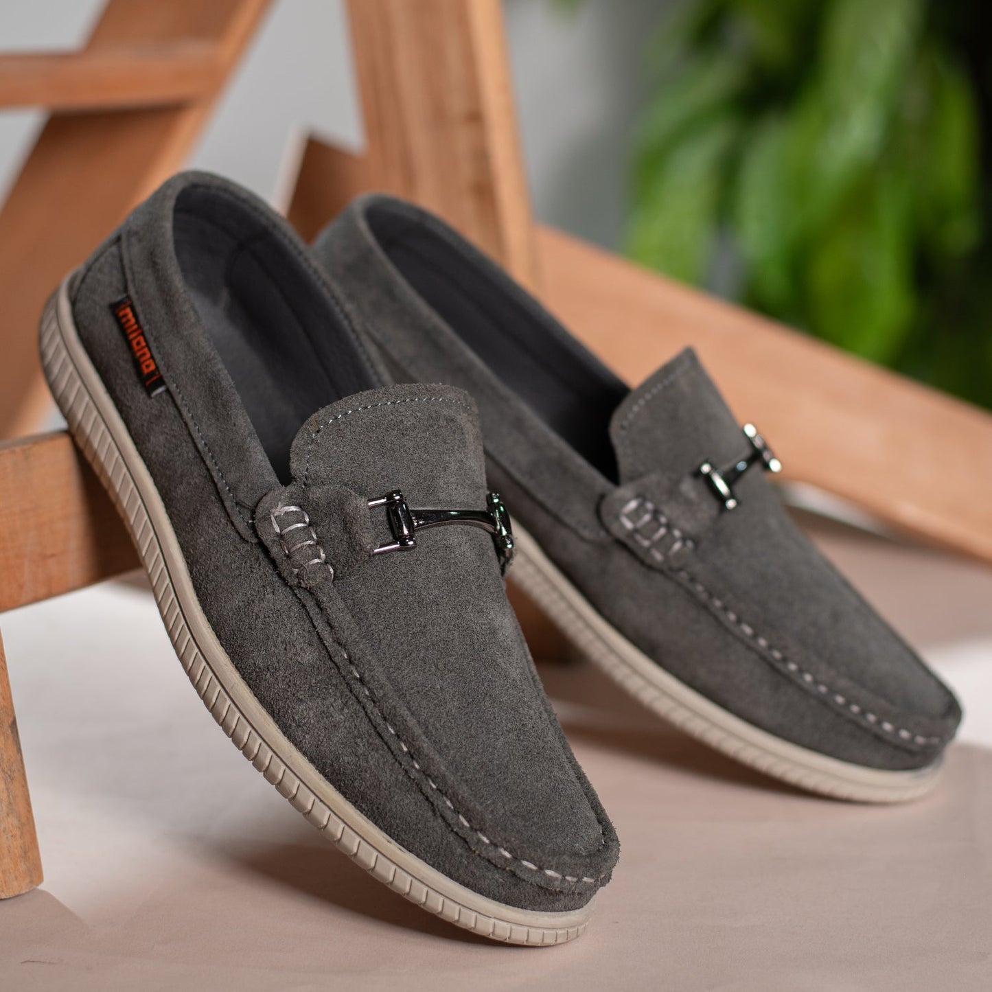 Vans Suede Sneakers – Trendy & Comfortable