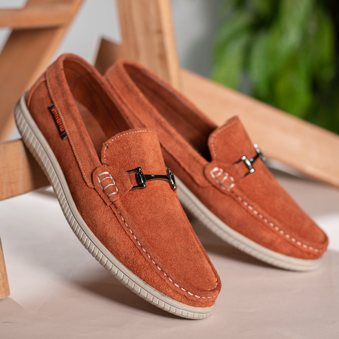Vans Suede Sneakers – Trendy & Comfortable