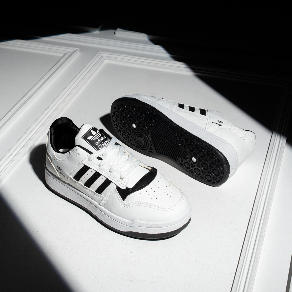 ADIDAS DO7 Premium Sneakers