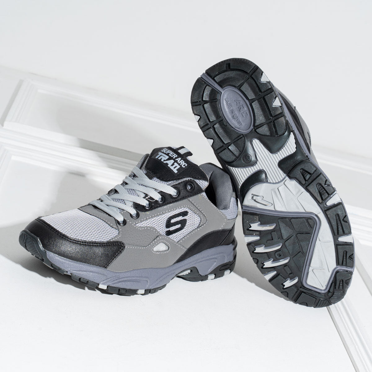 High-Performance Men’s Sneakers for Outdoors