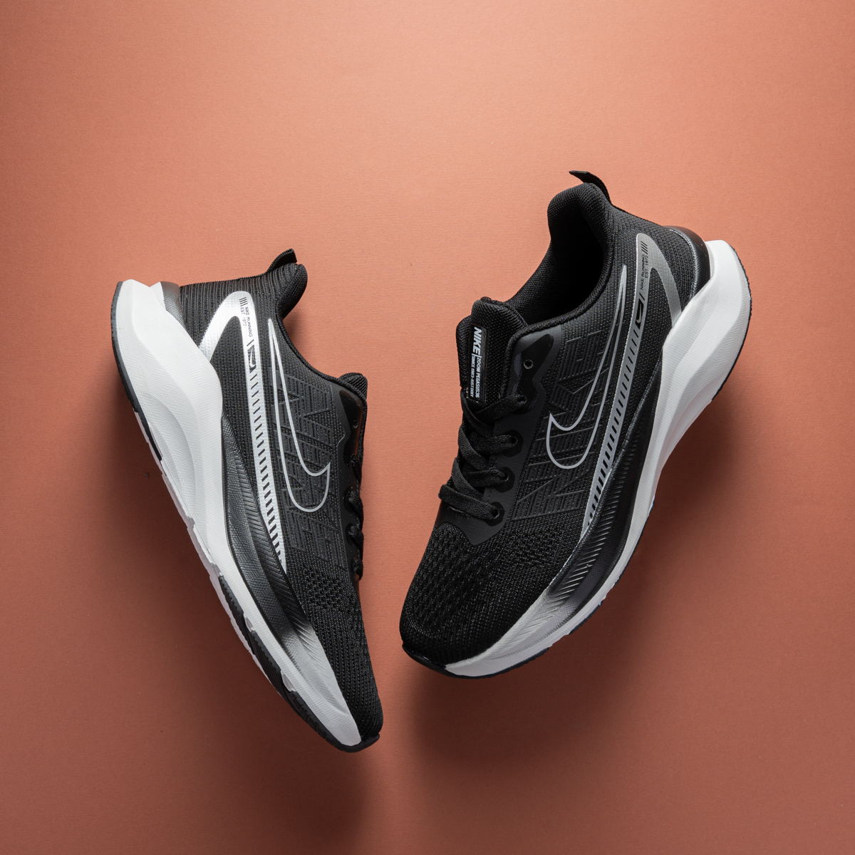 Nike Men’s Lightweight Sneakers