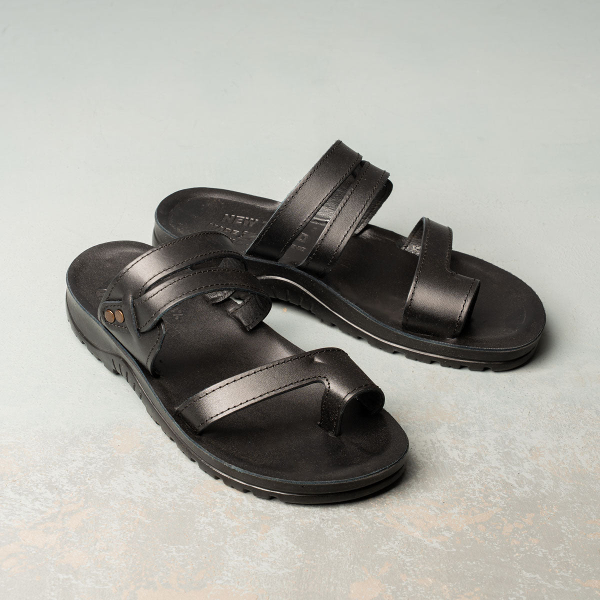 100% Leather Men’s Slippers – Insulated & Durable