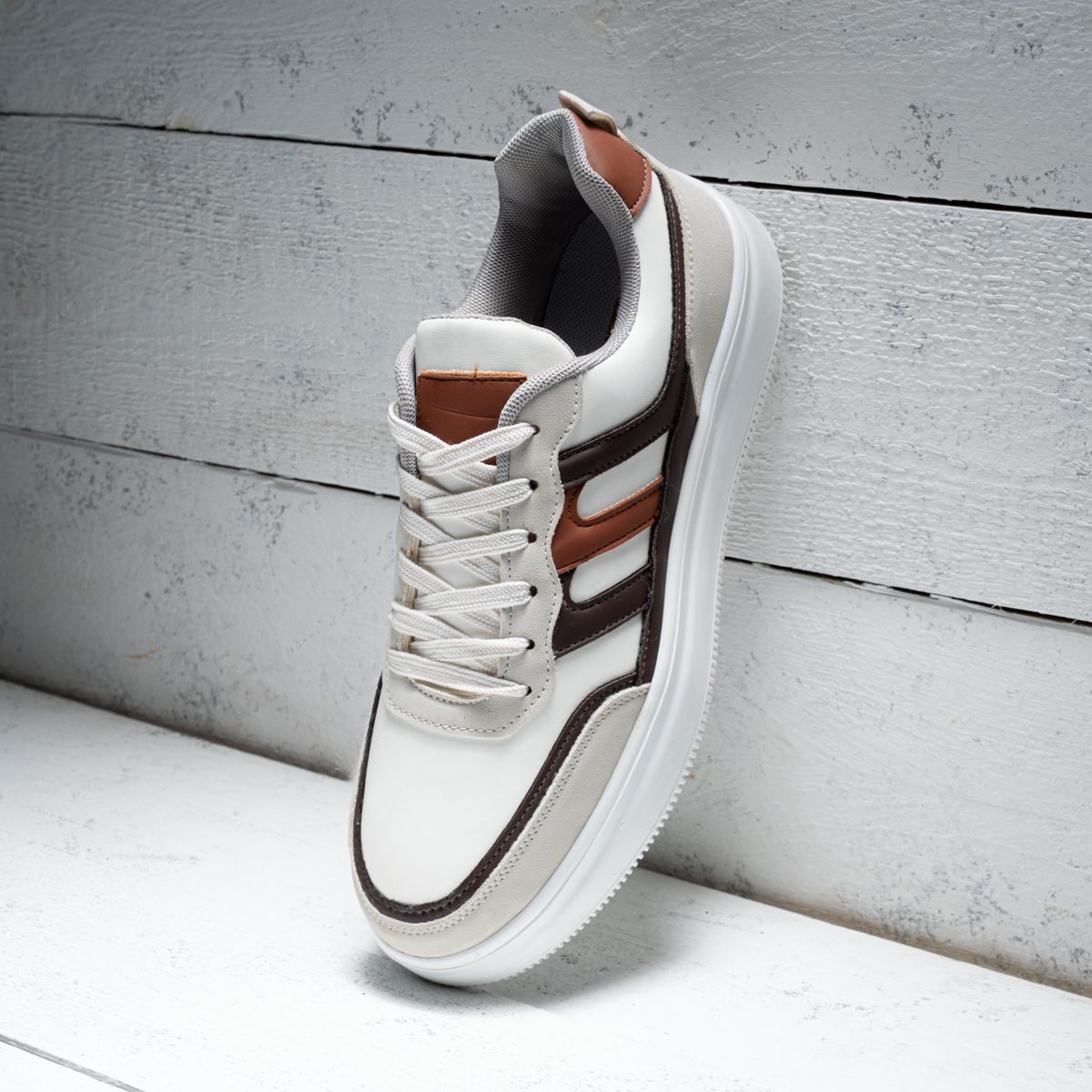 Men's Trendy Lace-Up Sneaker