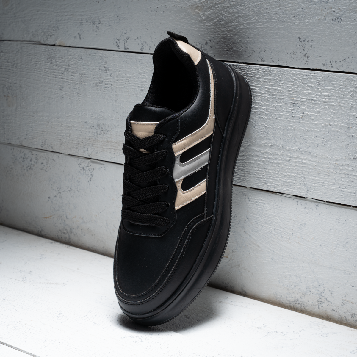 Men's Trendy Lace-Up Sneaker