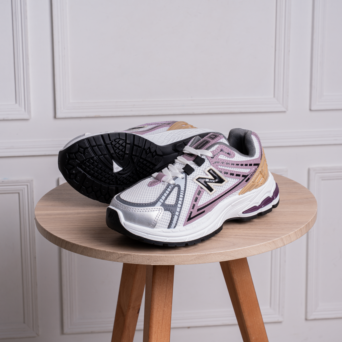 New Balance Women's Casual Sneaker
