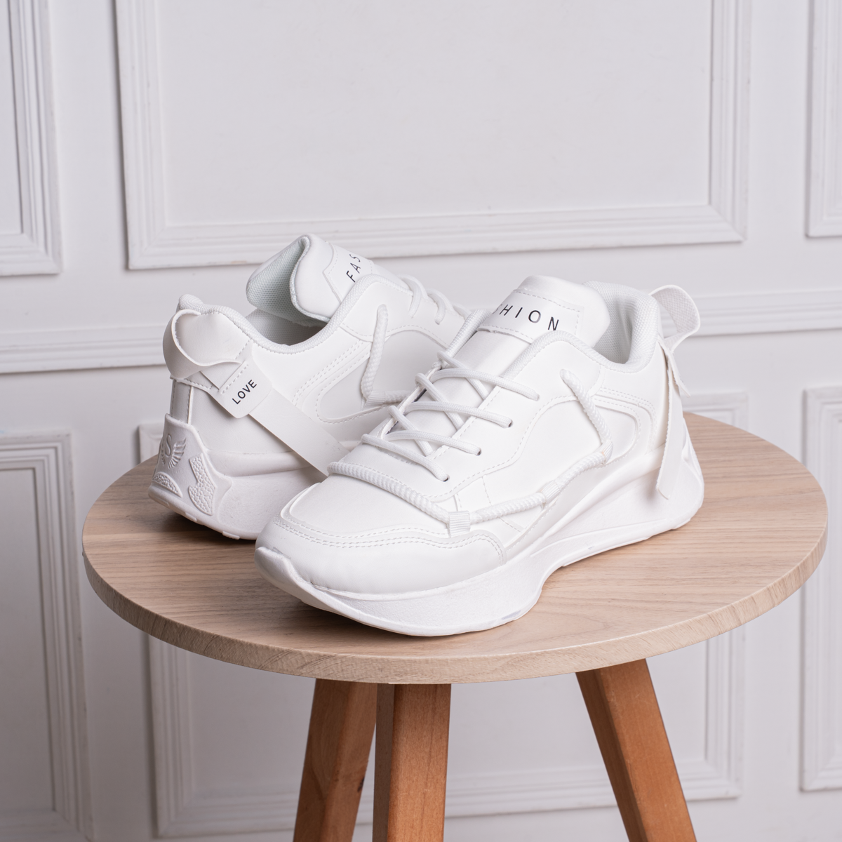 Urban Chic Women’s Sneakers