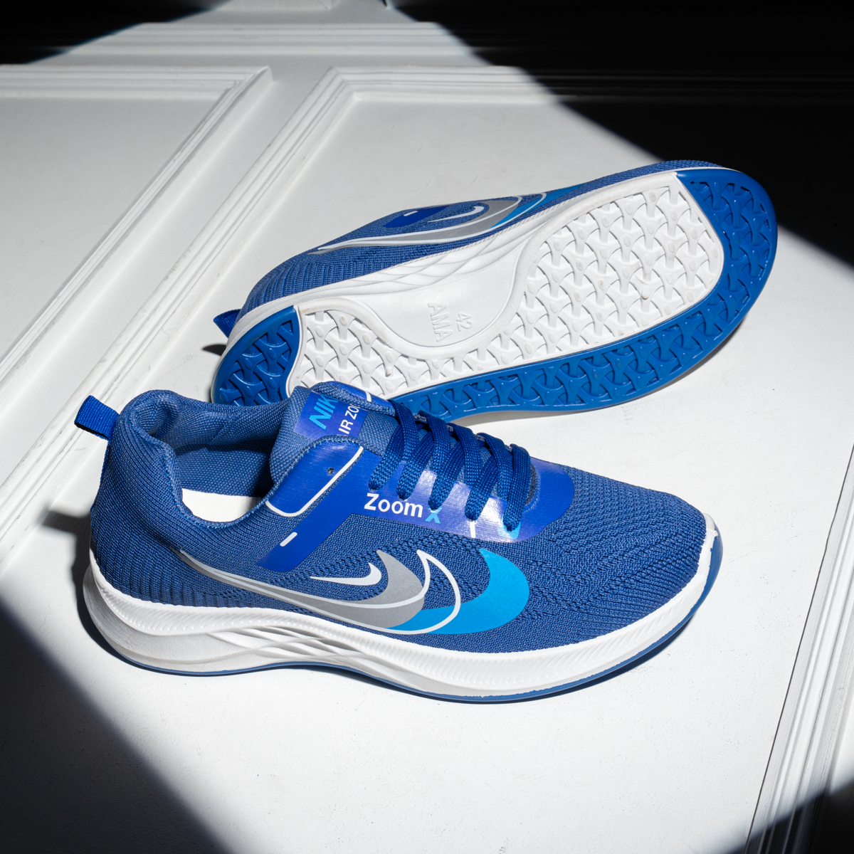NIKE Air Zoom Lightweight Sneakers