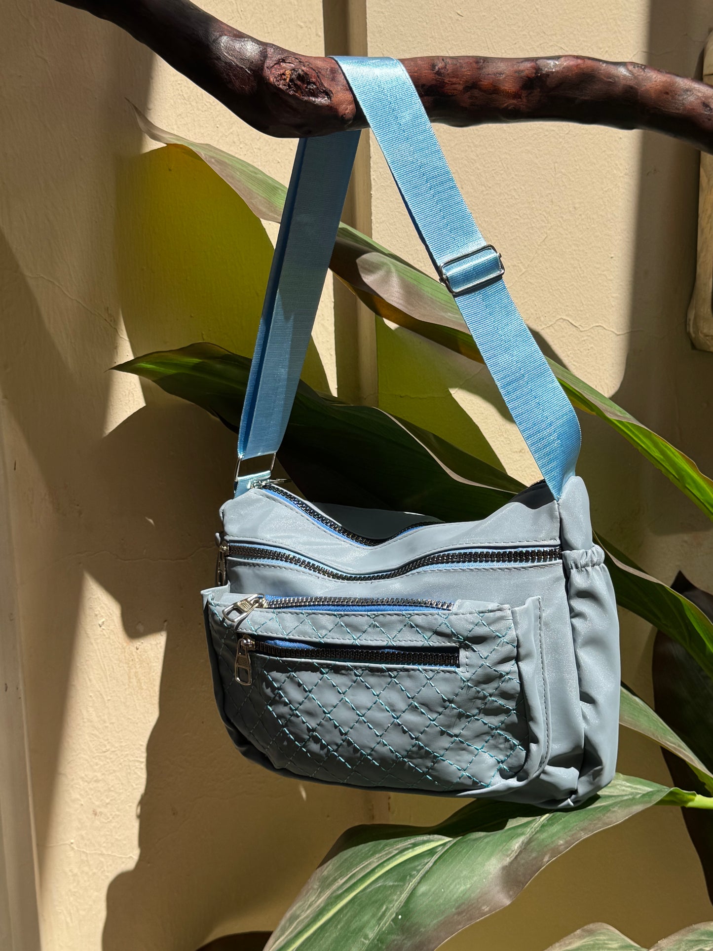 Everyday Waterproof Crossbody – 3 Zippers