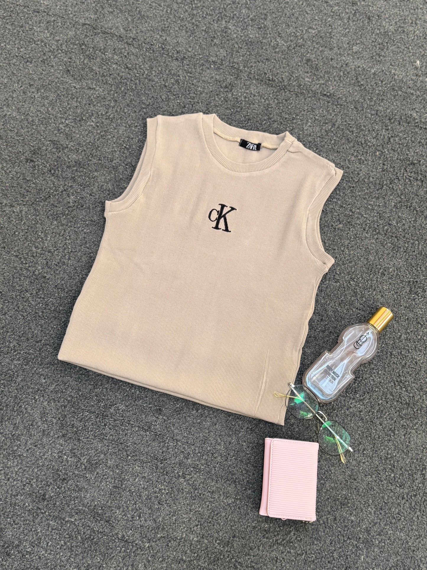 Chic Women’s One-Size Ribbed Tee