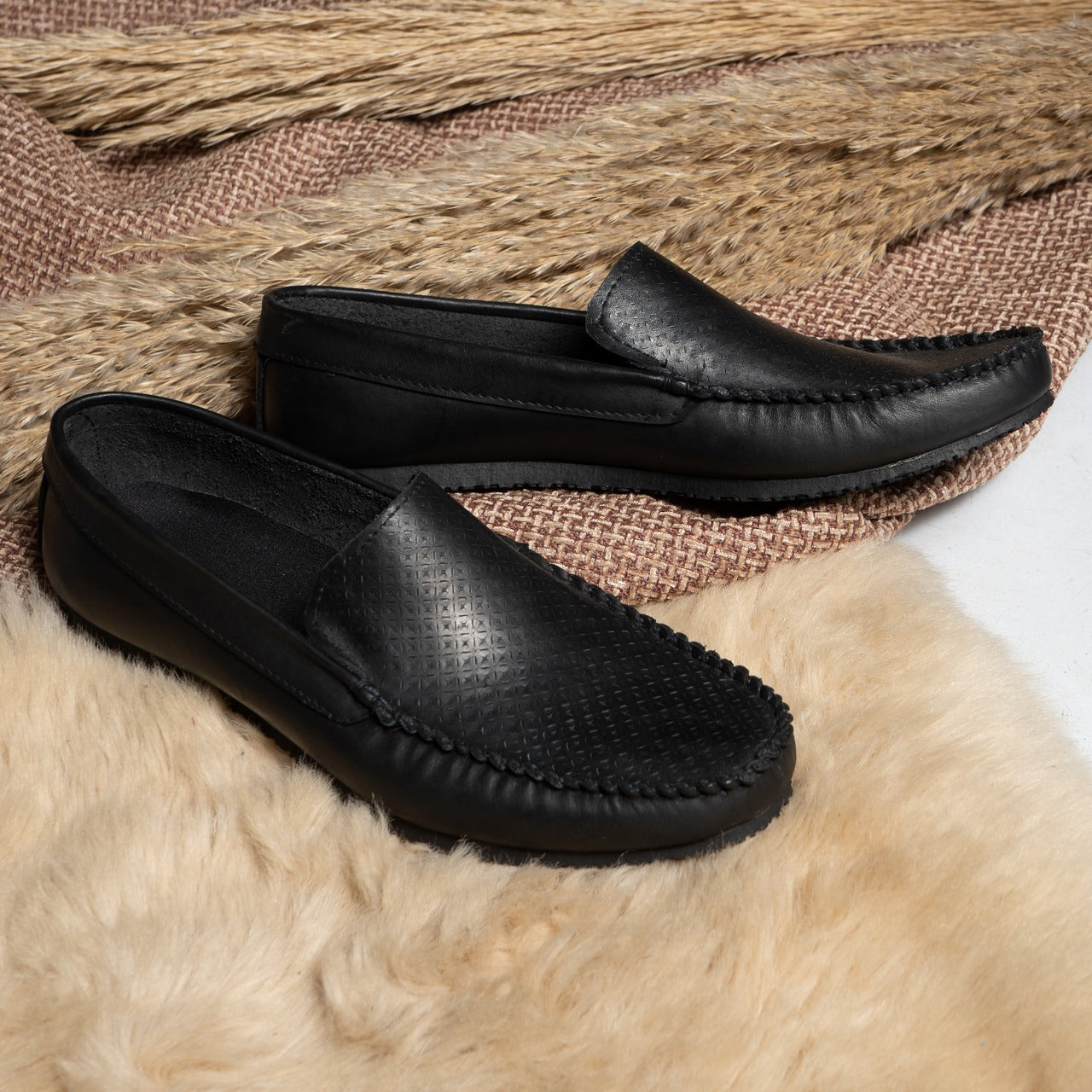Classic Minimalist Design  Leather Sneakers